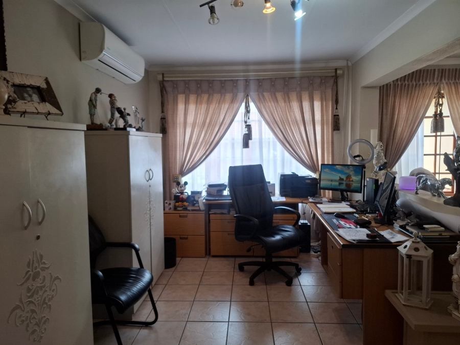 2 Bedroom Property for Sale in Montana Tuine Gauteng