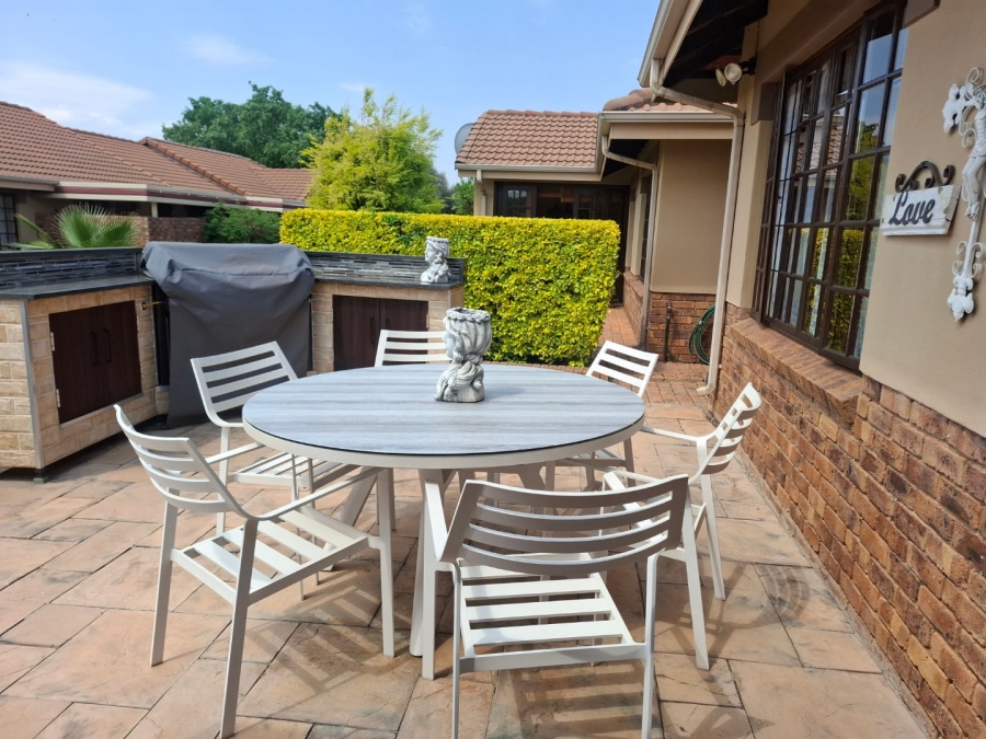 2 Bedroom Property for Sale in Montana Tuine Gauteng