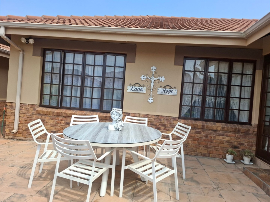 2 Bedroom Property for Sale in Montana Tuine Gauteng