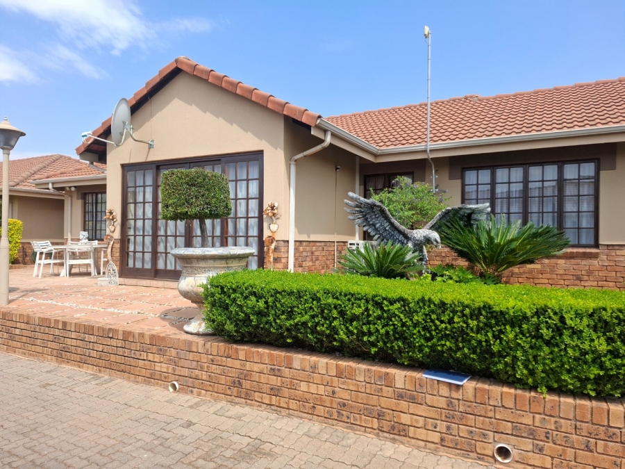 2 Bedroom Property for Sale in Montana Tuine Gauteng
