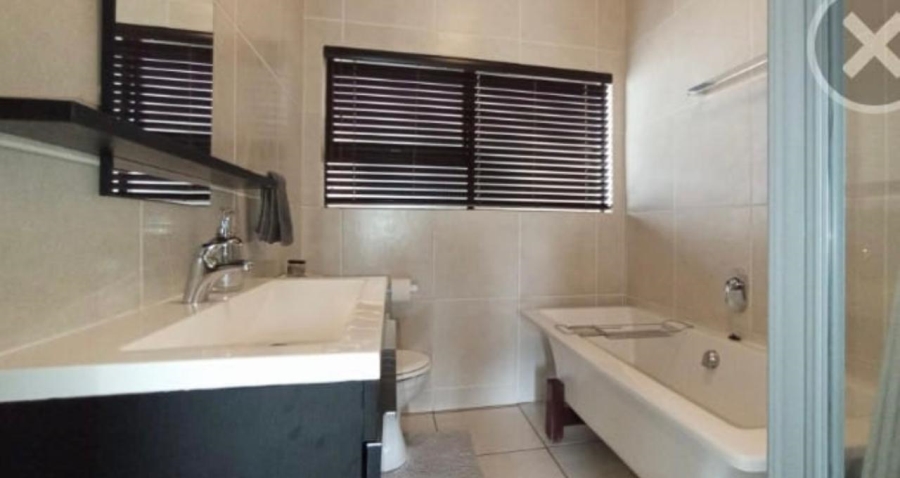  Bedroom Property for Sale in Greenstone Hill Gauteng