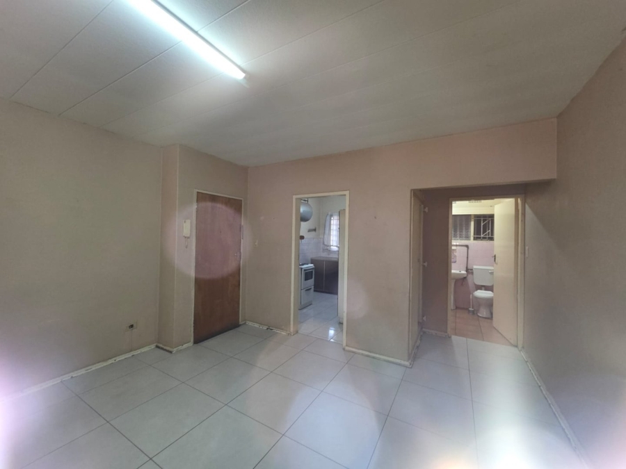 1 Bedroom Property for Sale in Casseldale Gauteng