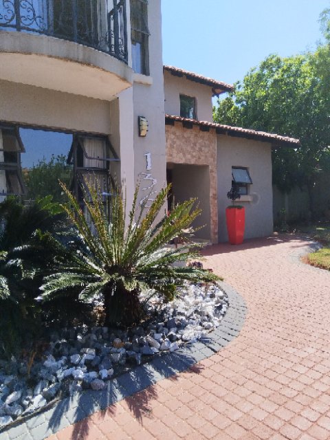 4 Bedroom Property for Sale in Faerie Glen Gauteng