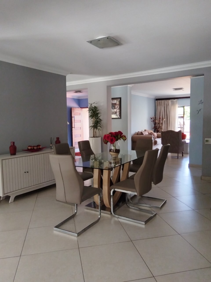 4 Bedroom Property for Sale in Faerie Glen Gauteng