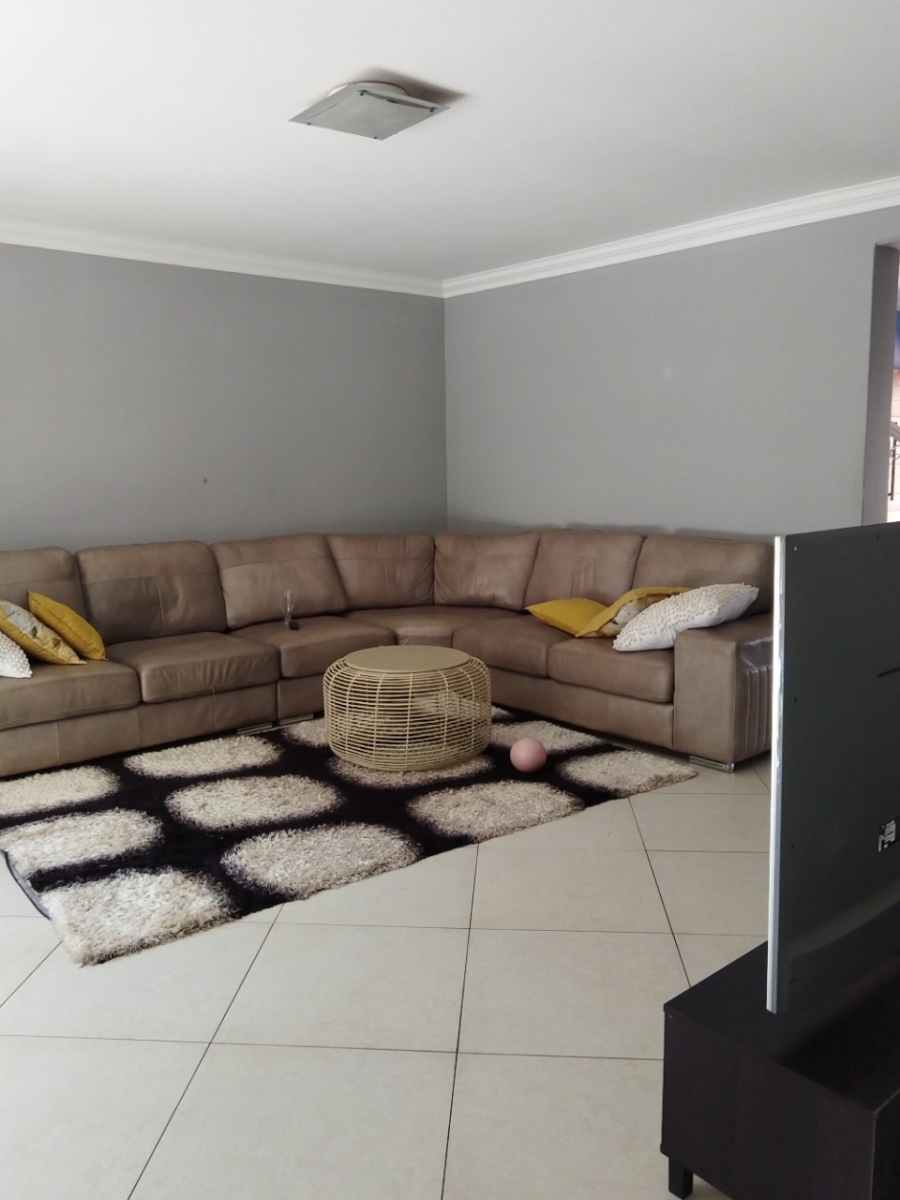 4 Bedroom Property for Sale in Faerie Glen Gauteng