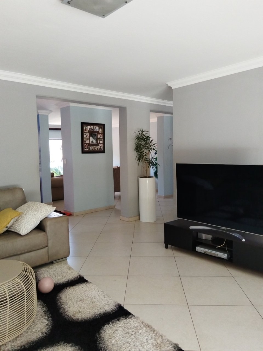 4 Bedroom Property for Sale in Faerie Glen Gauteng