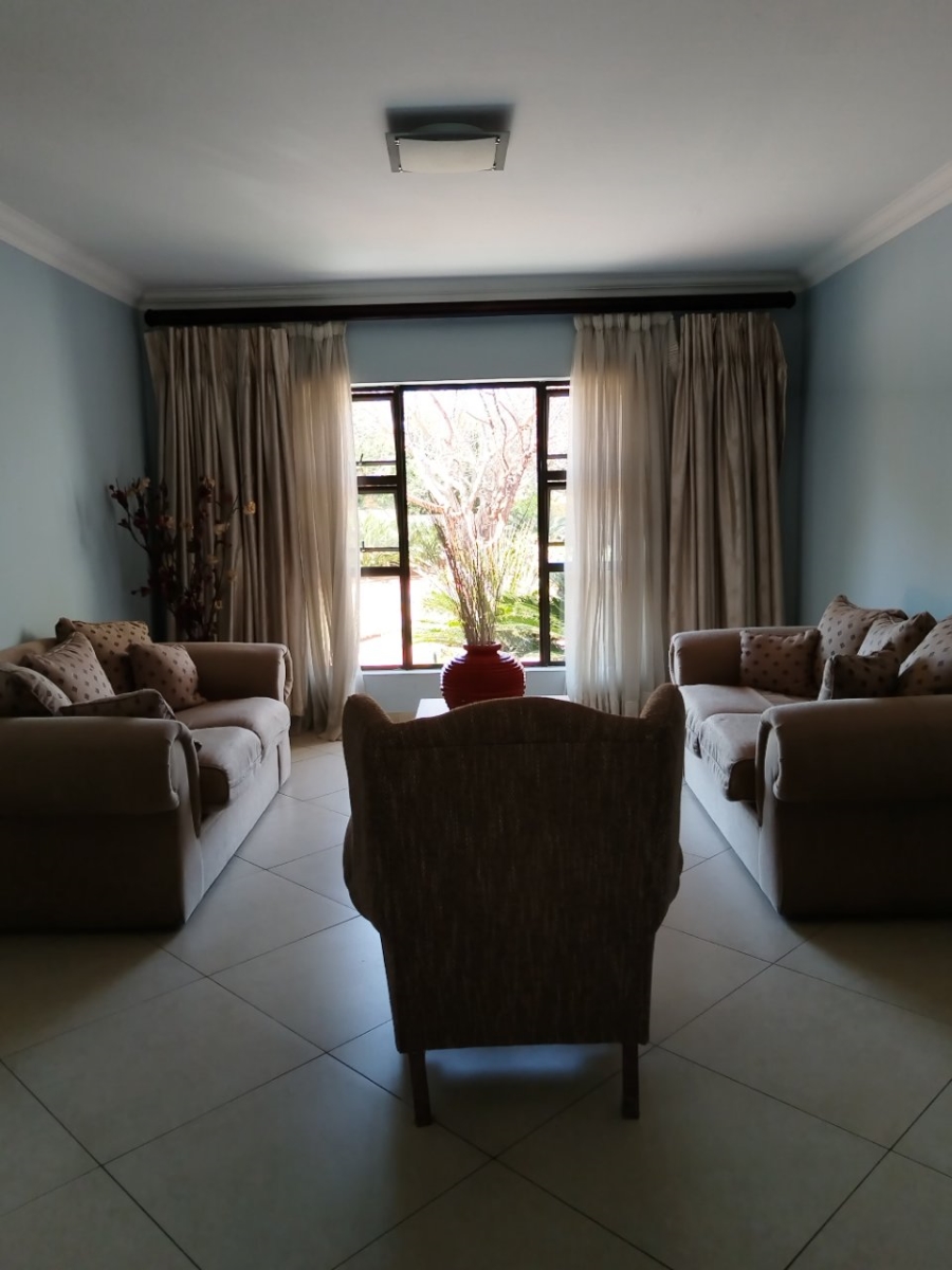 4 Bedroom Property for Sale in Faerie Glen Gauteng