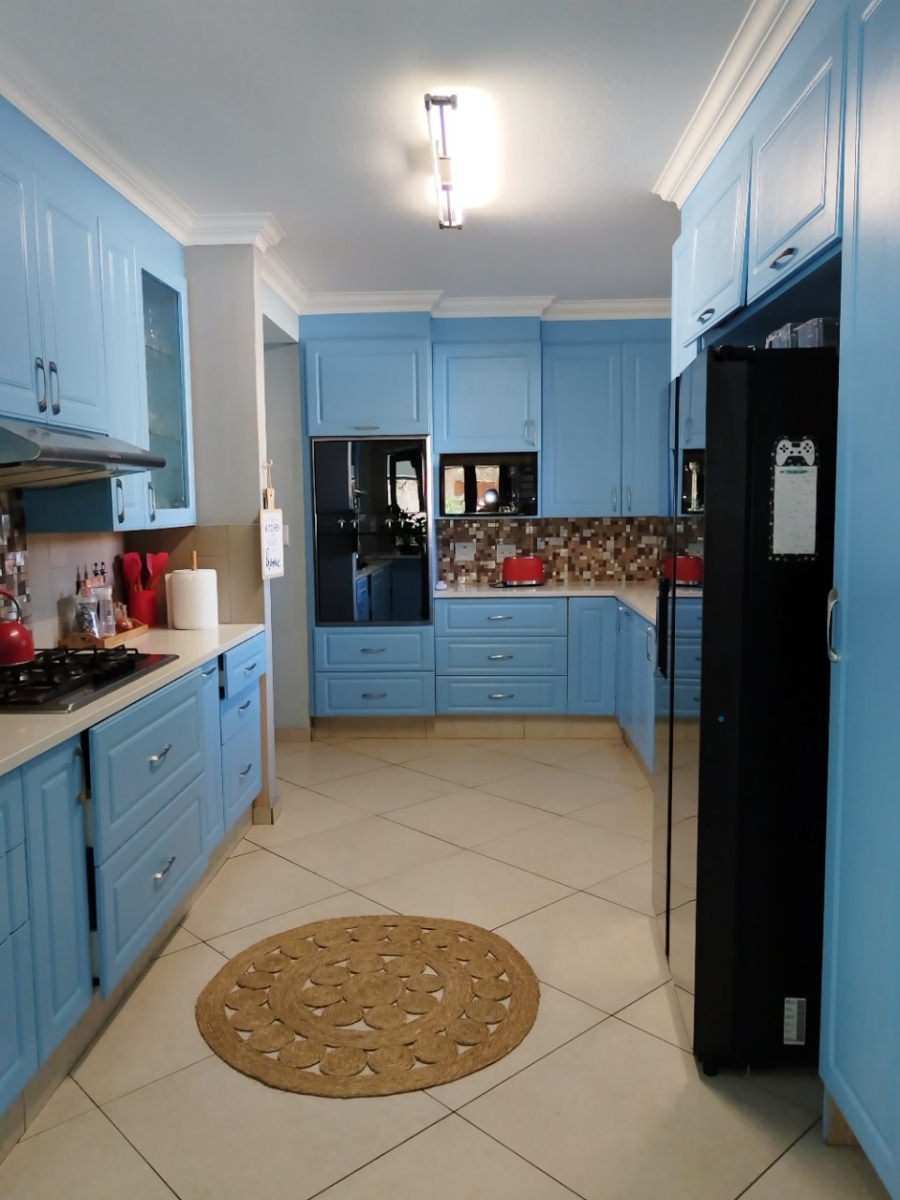 4 Bedroom Property for Sale in Faerie Glen Gauteng