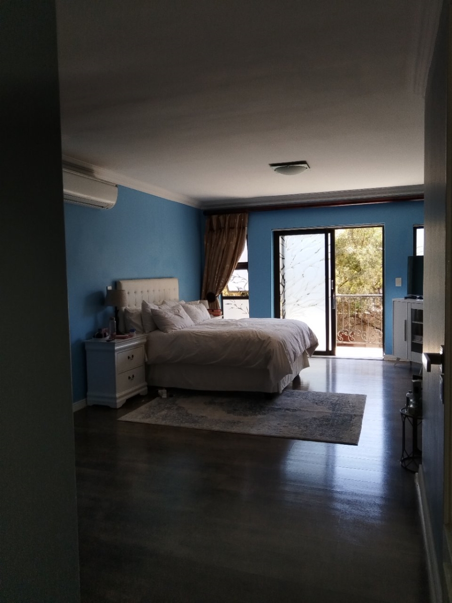 4 Bedroom Property for Sale in Faerie Glen Gauteng