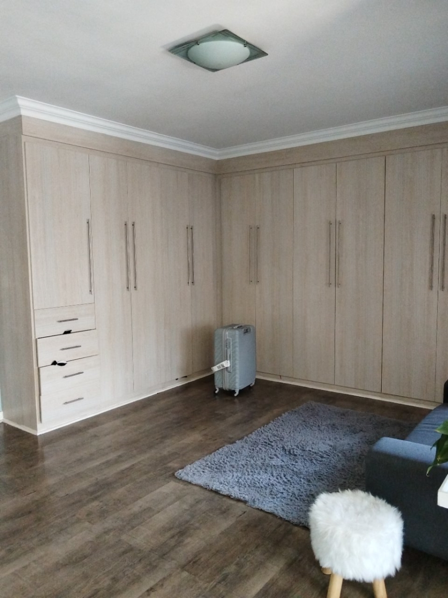 4 Bedroom Property for Sale in Faerie Glen Gauteng