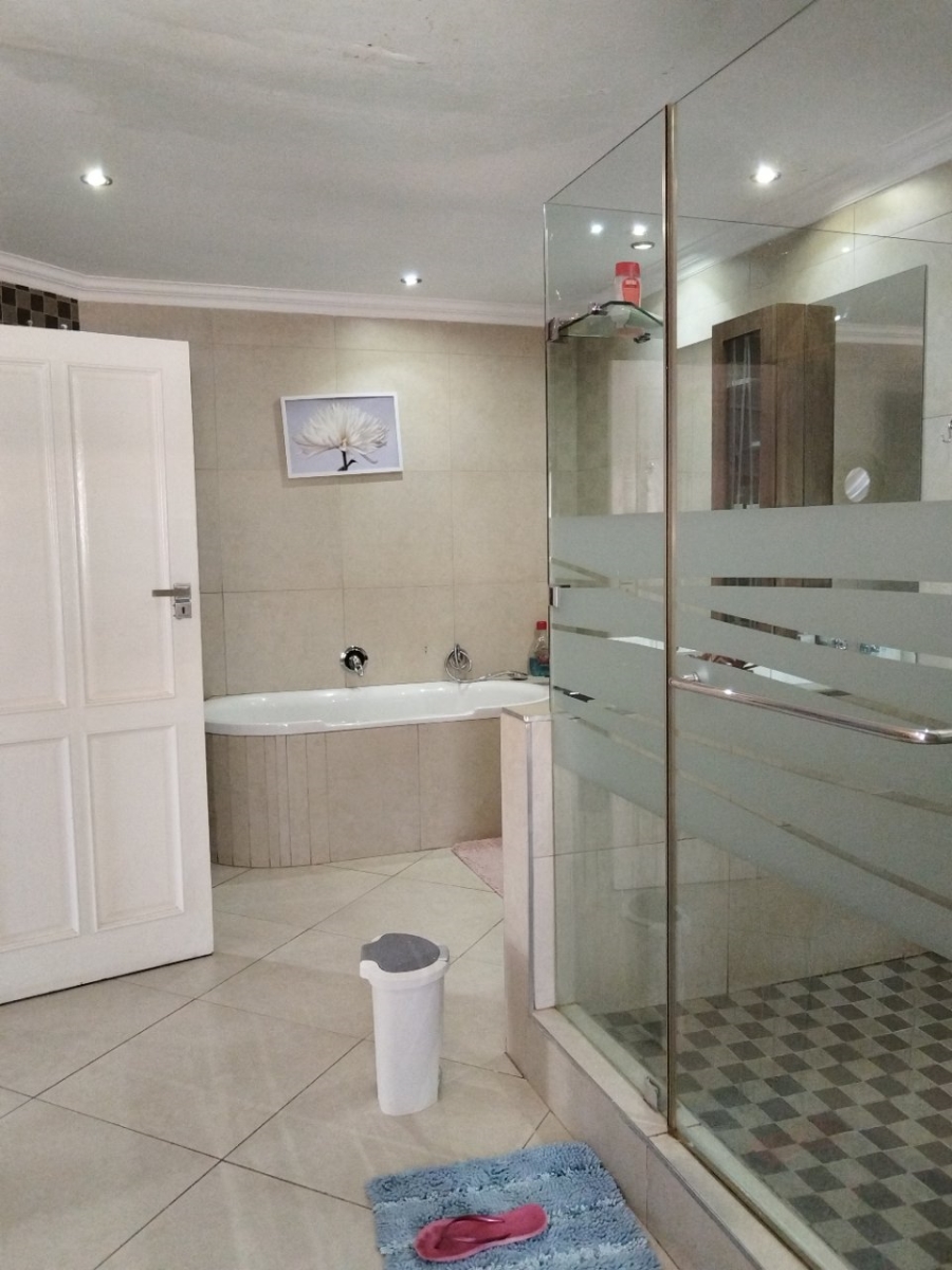 4 Bedroom Property for Sale in Faerie Glen Gauteng