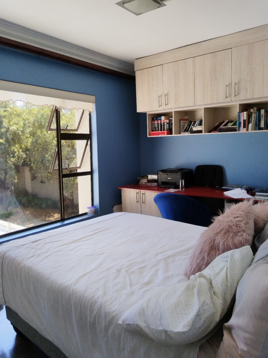 4 Bedroom Property for Sale in Faerie Glen Gauteng