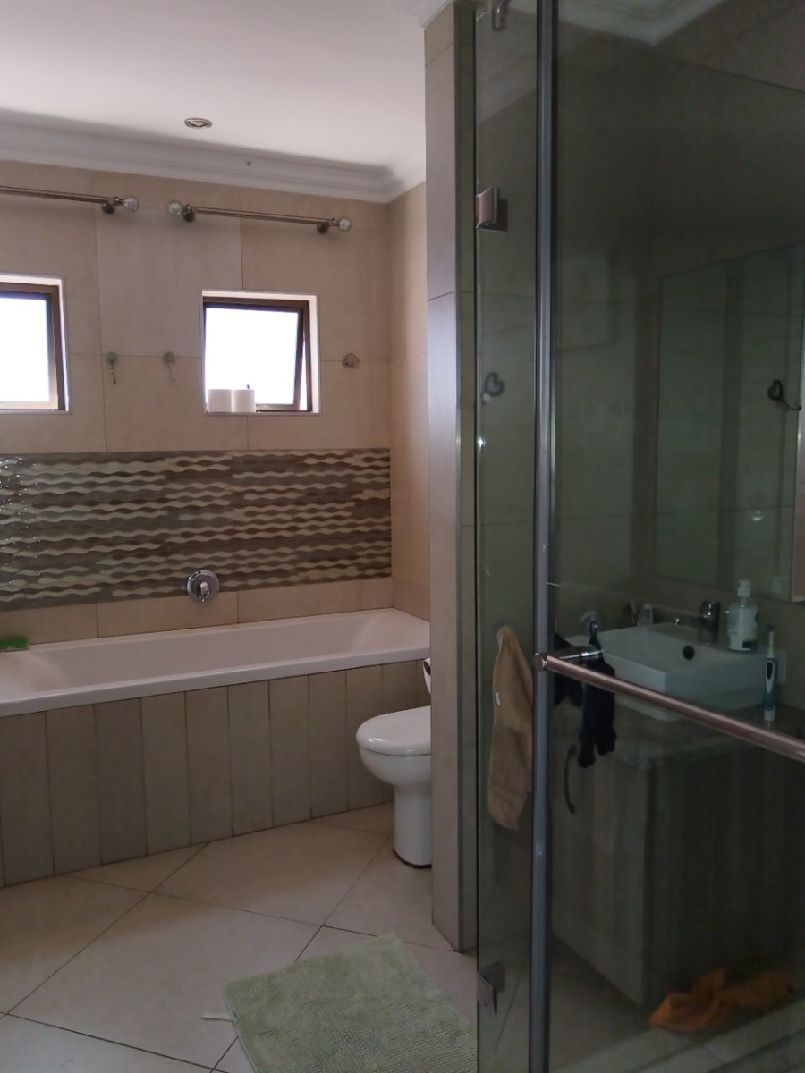4 Bedroom Property for Sale in Faerie Glen Gauteng