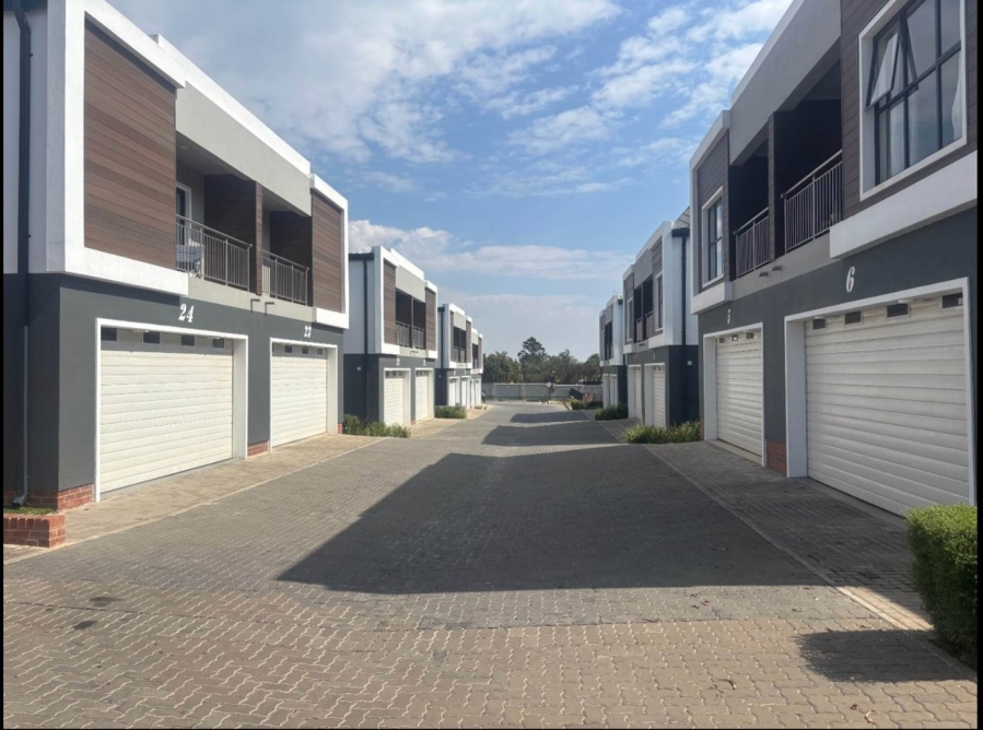 To Let 3 Bedroom Property for Rent in Sunninghill Gauteng