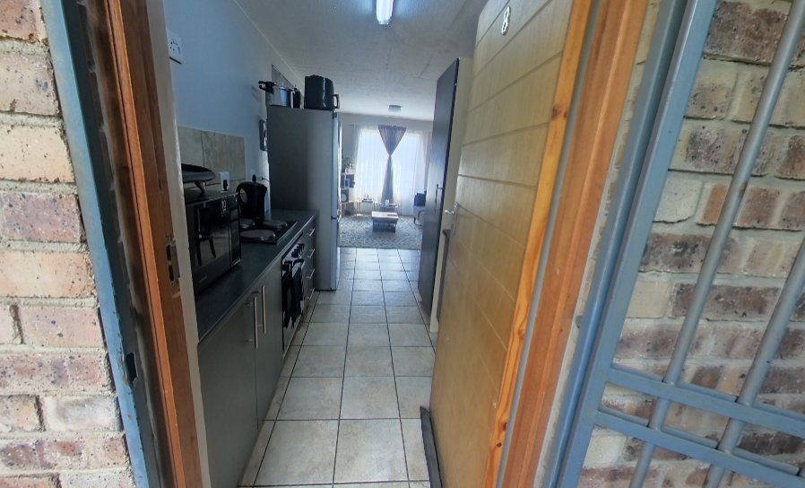 2 Bedroom Property for Sale in Rooihuiskraal North Gauteng