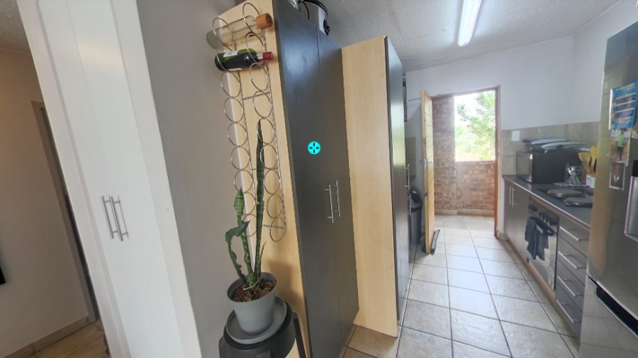 2 Bedroom Property for Sale in Rooihuiskraal North Gauteng