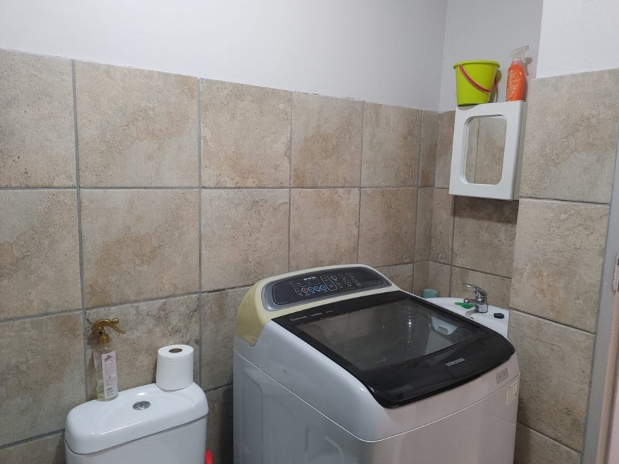 2 Bedroom Property for Sale in Rooihuiskraal North Gauteng