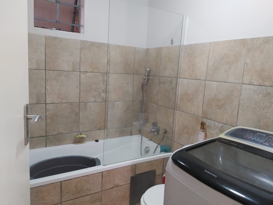 2 Bedroom Property for Sale in Rooihuiskraal North Gauteng