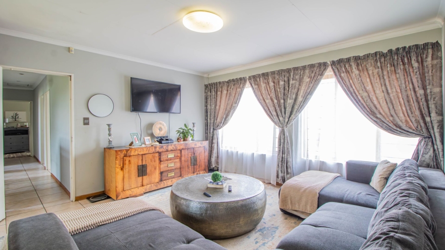 3 Bedroom Property for Sale in Bonaero Park Gauteng