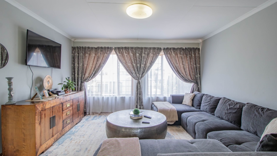 3 Bedroom Property for Sale in Bonaero Park Gauteng