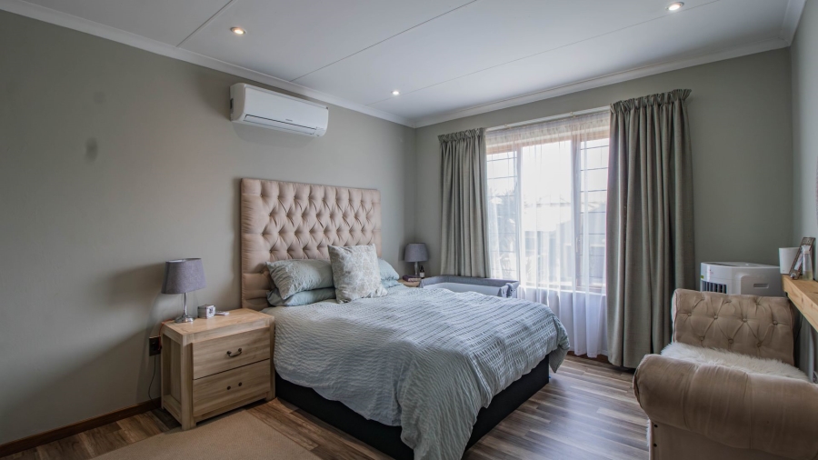 3 Bedroom Property for Sale in Bonaero Park Gauteng