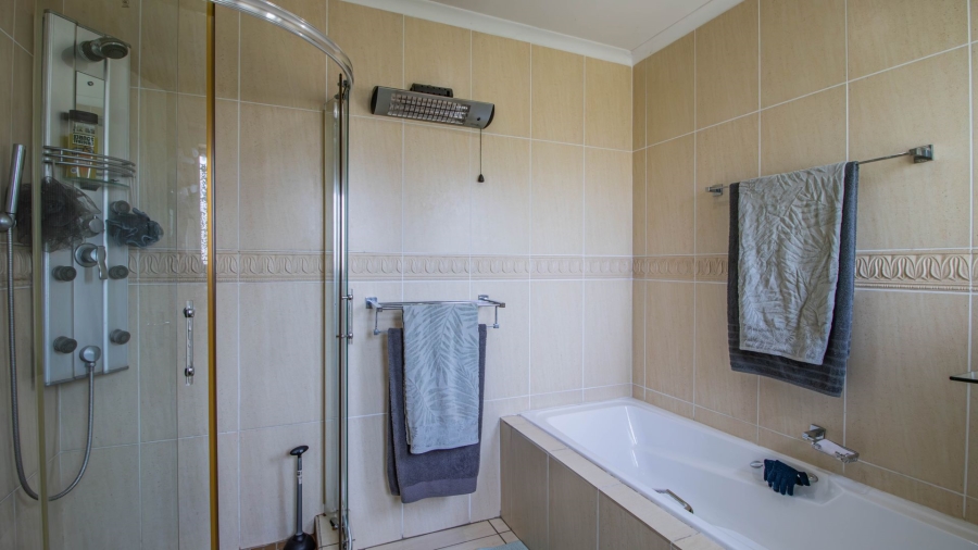 3 Bedroom Property for Sale in Bonaero Park Gauteng