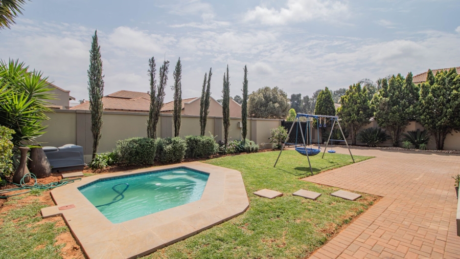 3 Bedroom Property for Sale in Bonaero Park Gauteng