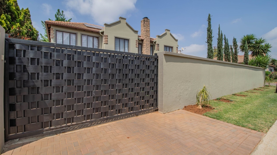 3 Bedroom Property for Sale in Bonaero Park Gauteng