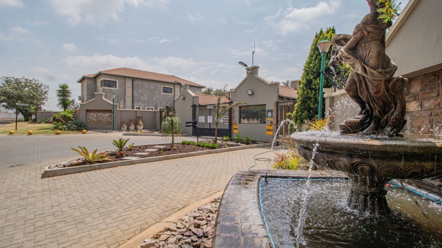 3 Bedroom Property for Sale in Bonaero Park Gauteng