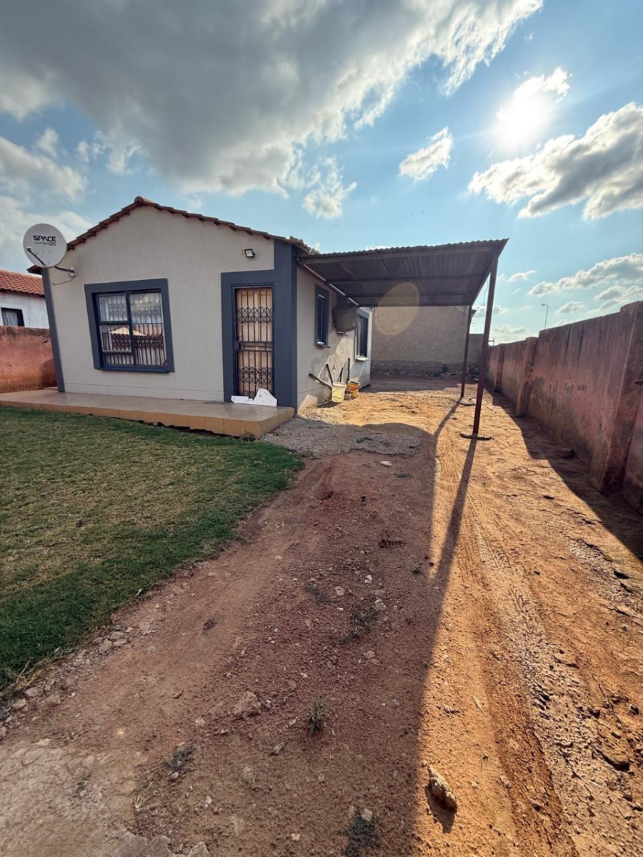 2 Bedroom Property for Sale in Lotus Gardens Gauteng