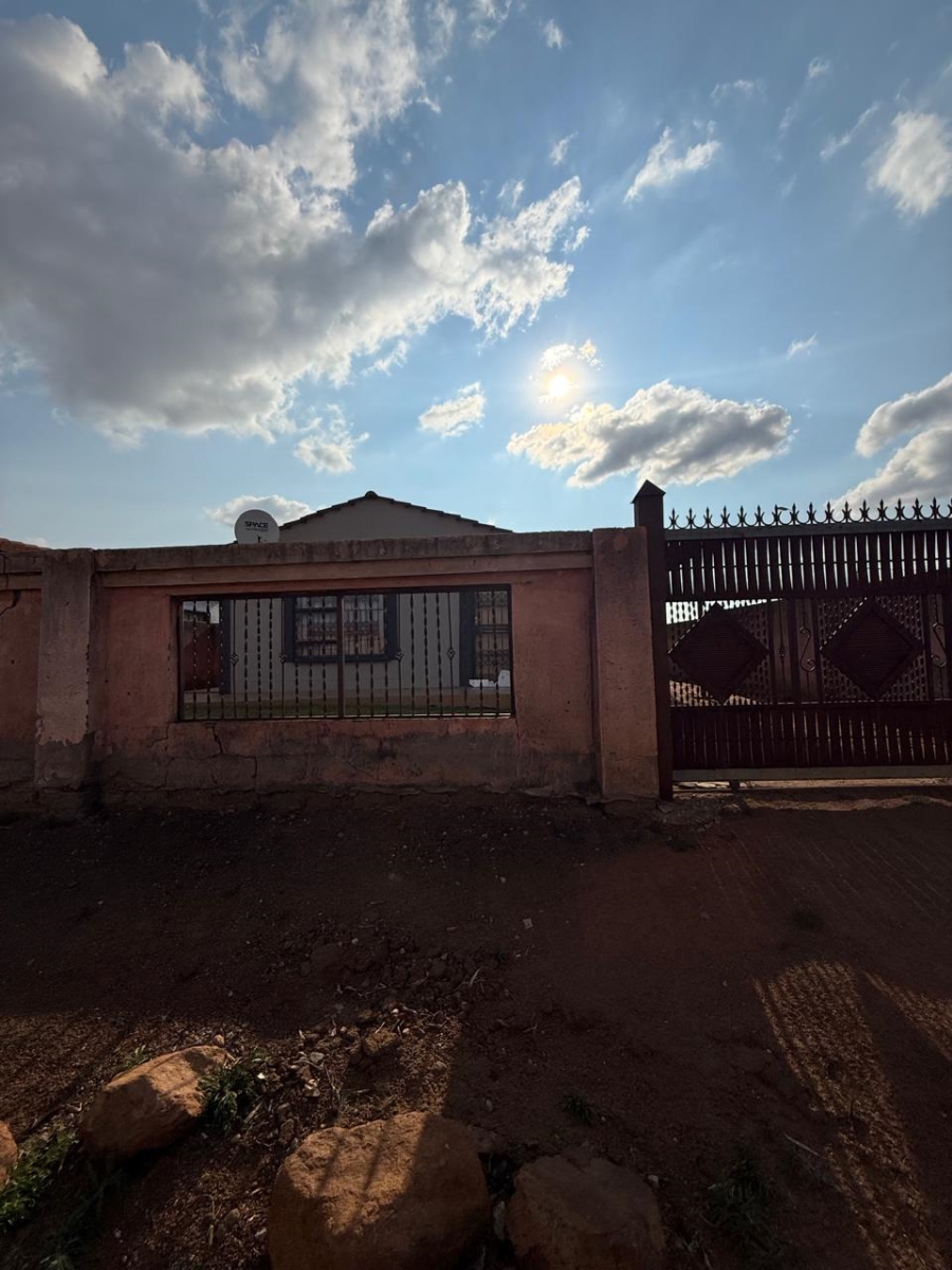 2 Bedroom Property for Sale in Lotus Gardens Gauteng