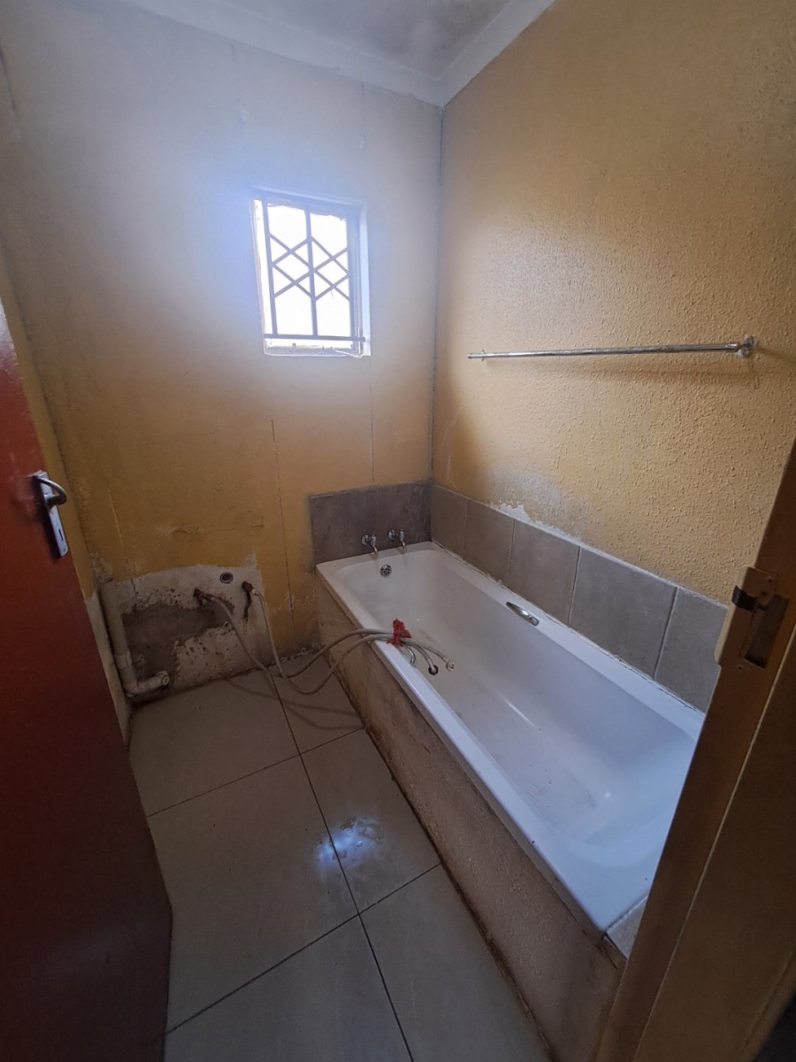 To Let 3 Bedroom Property for Rent in Protea Glen Gauteng