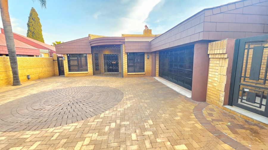 4 Bedroom Property for Sale in Erasmia Gauteng