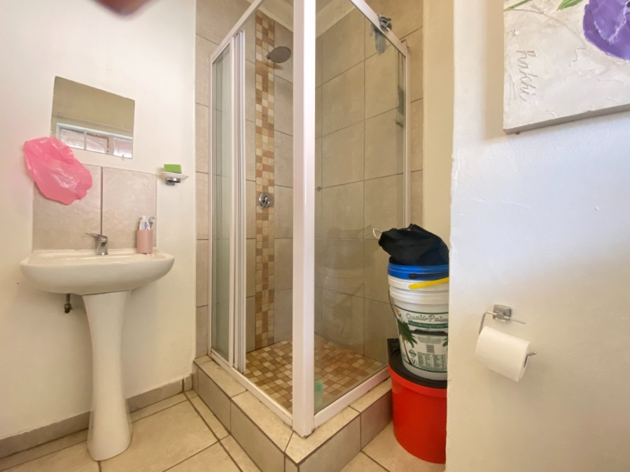 1 Bedroom Property for Sale in Grand Central Gauteng