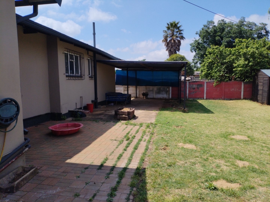 3 Bedroom Property for Sale in Strubenvale Gauteng