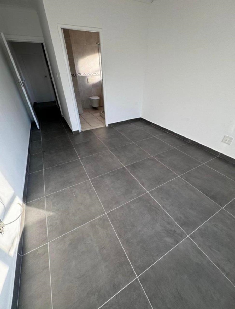  Bedroom Property for Sale in Greenstone Hill Gauteng