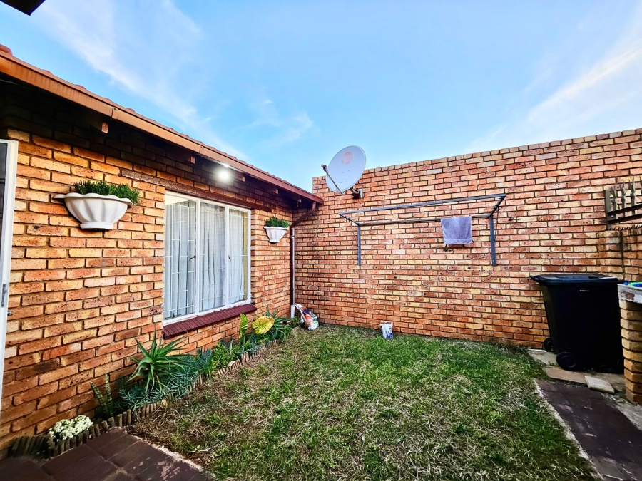 To Let 2 Bedroom Property for Rent in Birchleigh Gauteng