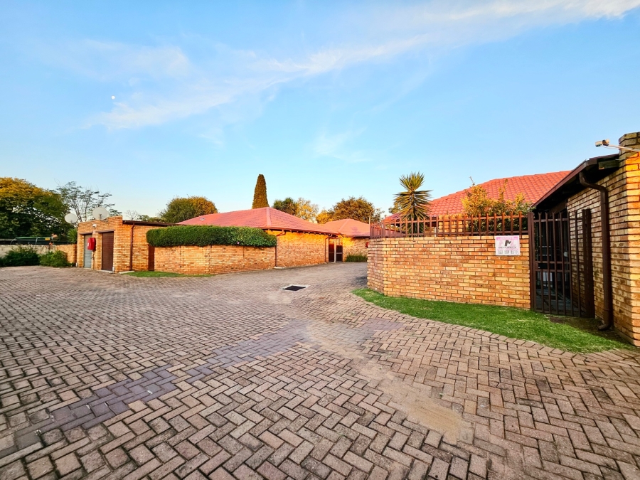 To Let 2 Bedroom Property for Rent in Birchleigh Gauteng
