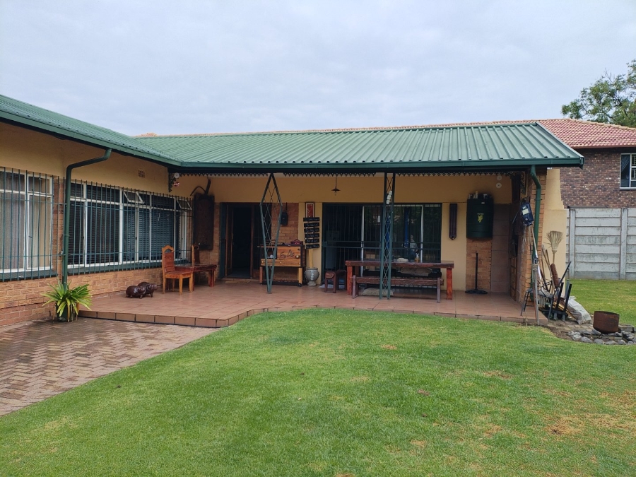 4 Bedroom Property for Sale in Strubenvale Gauteng