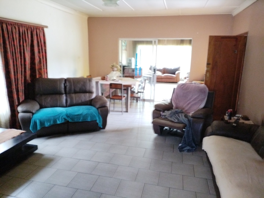 4 Bedroom Property for Sale in Strubenvale Gauteng