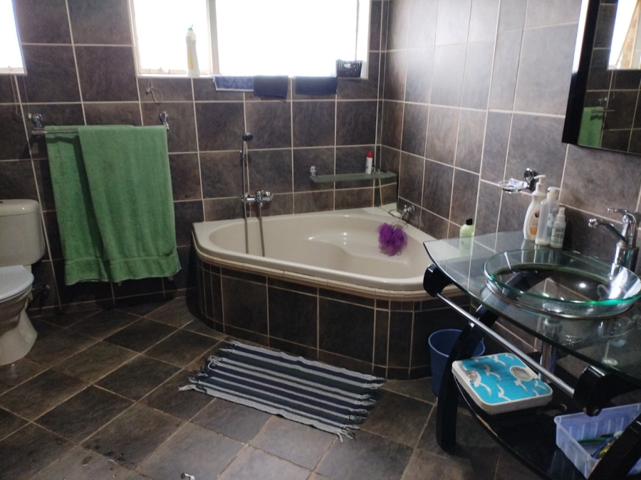 4 Bedroom Property for Sale in Strubenvale Gauteng