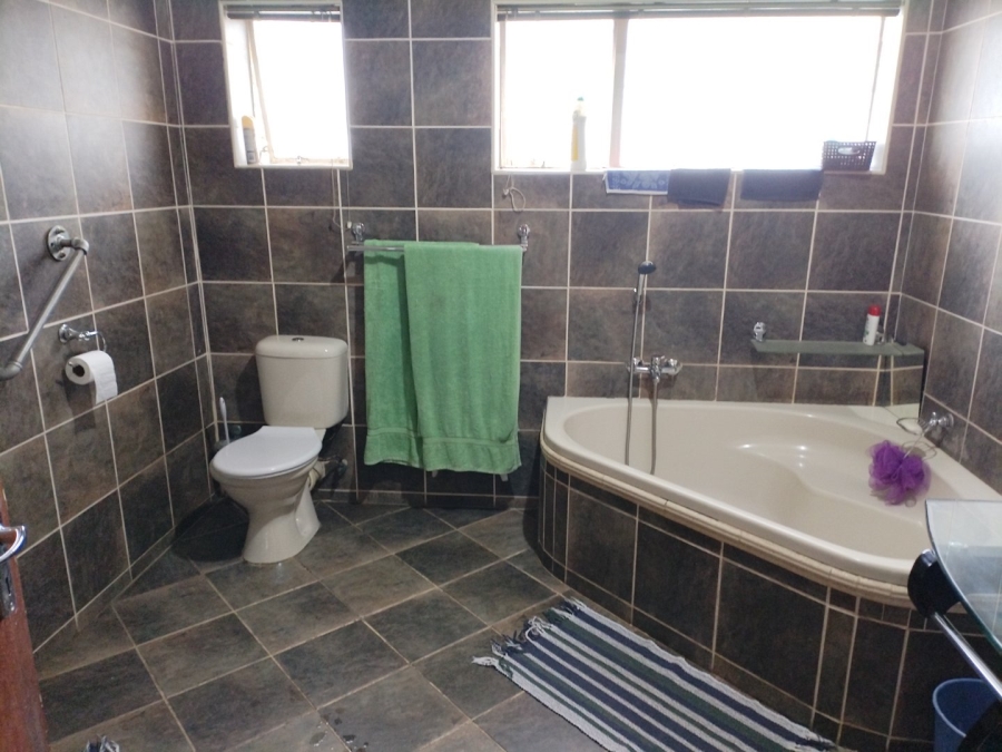 4 Bedroom Property for Sale in Strubenvale Gauteng