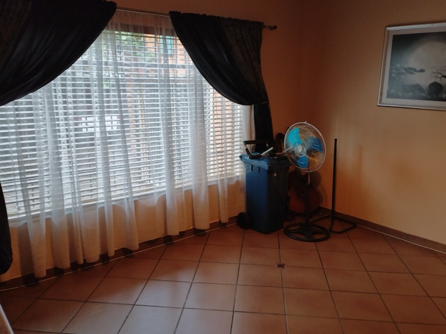 4 Bedroom Property for Sale in Strubenvale Gauteng
