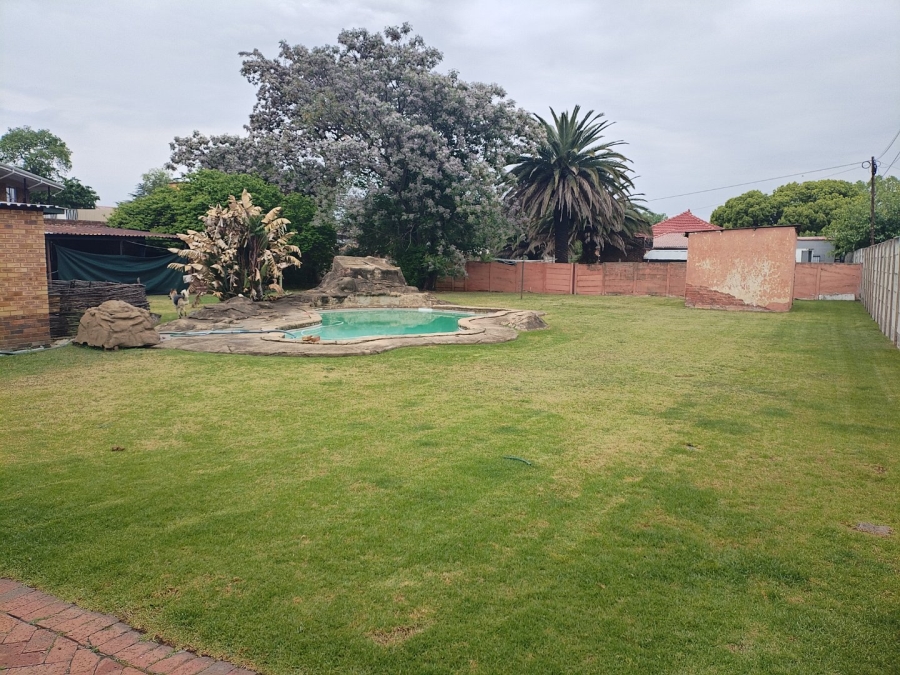 4 Bedroom Property for Sale in Strubenvale Gauteng