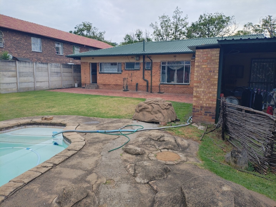 4 Bedroom Property for Sale in Strubenvale Gauteng