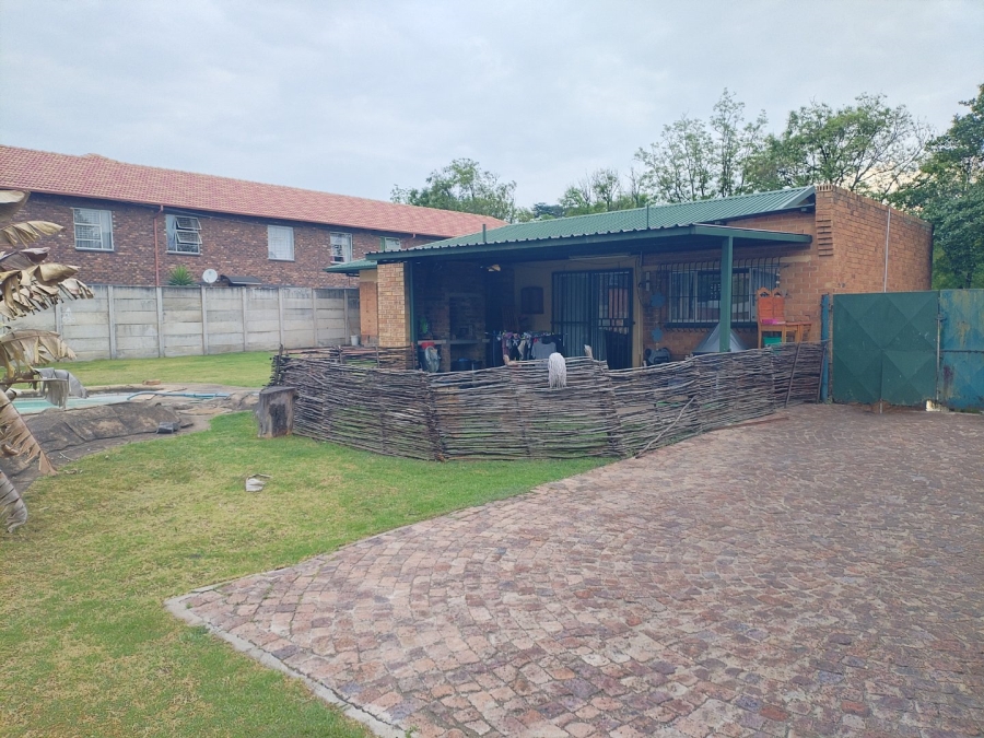 4 Bedroom Property for Sale in Strubenvale Gauteng