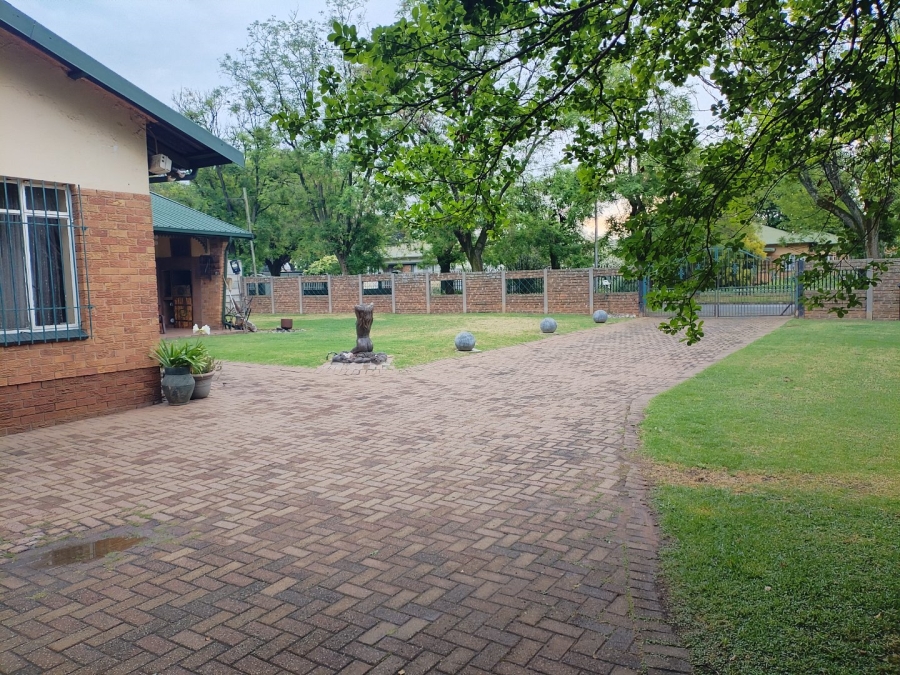 4 Bedroom Property for Sale in Strubenvale Gauteng