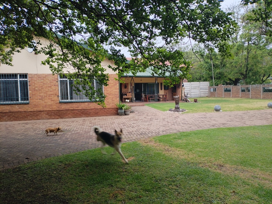 4 Bedroom Property for Sale in Strubenvale Gauteng