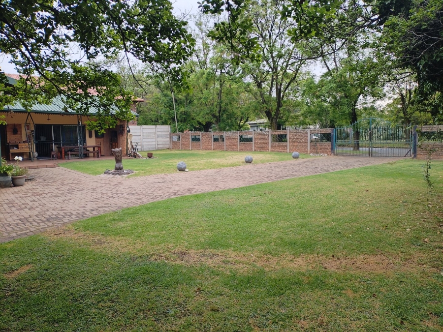 4 Bedroom Property for Sale in Strubenvale Gauteng