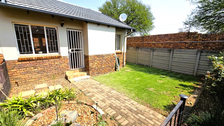 2 Bedroom Property for Sale in Erasmuskloof Gauteng